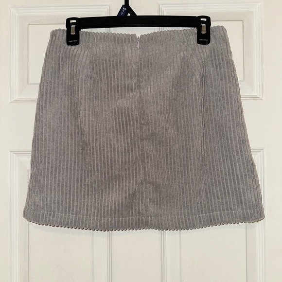 Lulu's Chic Gray Mini Skirt Size S - Picture 3 of 5